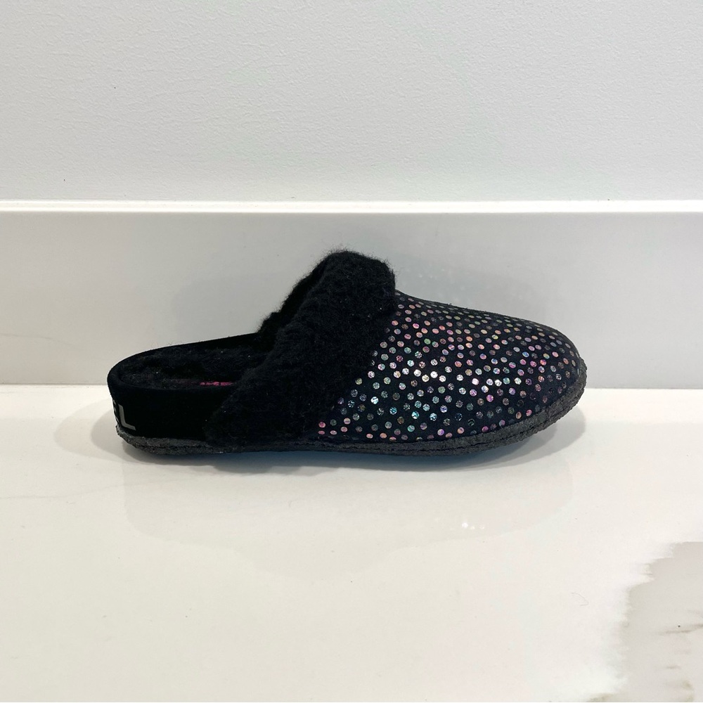 NEW Sorel Youth Nakiska Slide Slippers (size 3)